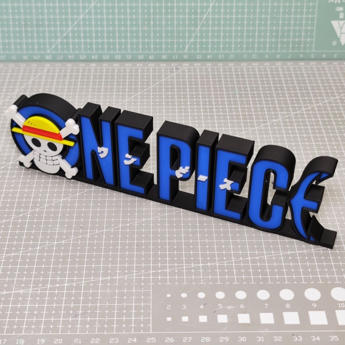 20cm One Piece Logo Figure 3D  – Home Office Romance Manga recenzja i cena